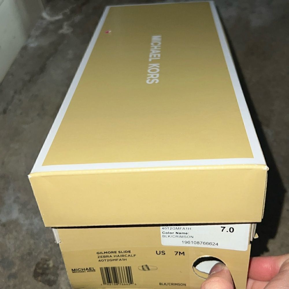 NWT Michael Kors logo printed and calf hair sandals 7 - Picture 7 of 7